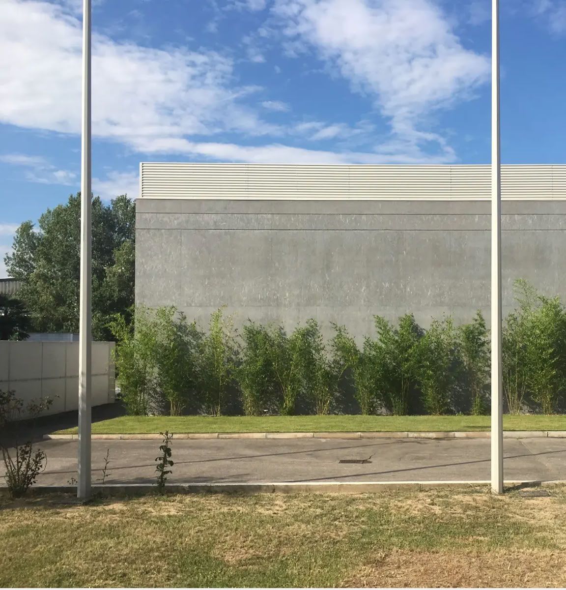 Esterni dell’headquarter La Semaforica a Padova, progettato da MD41, con ampliamento e nuova immagine aziendale innovativa.
