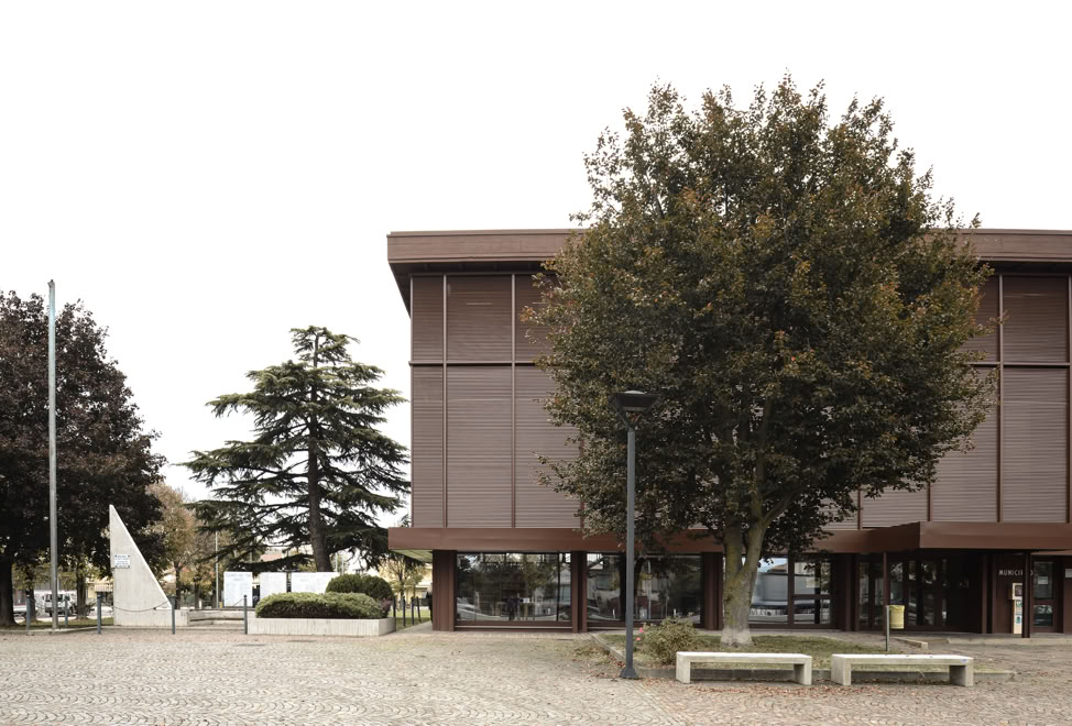 Il progetto firmato MD41 prevedeva la risistemazione e riqualificazione della facciata del municipio.
