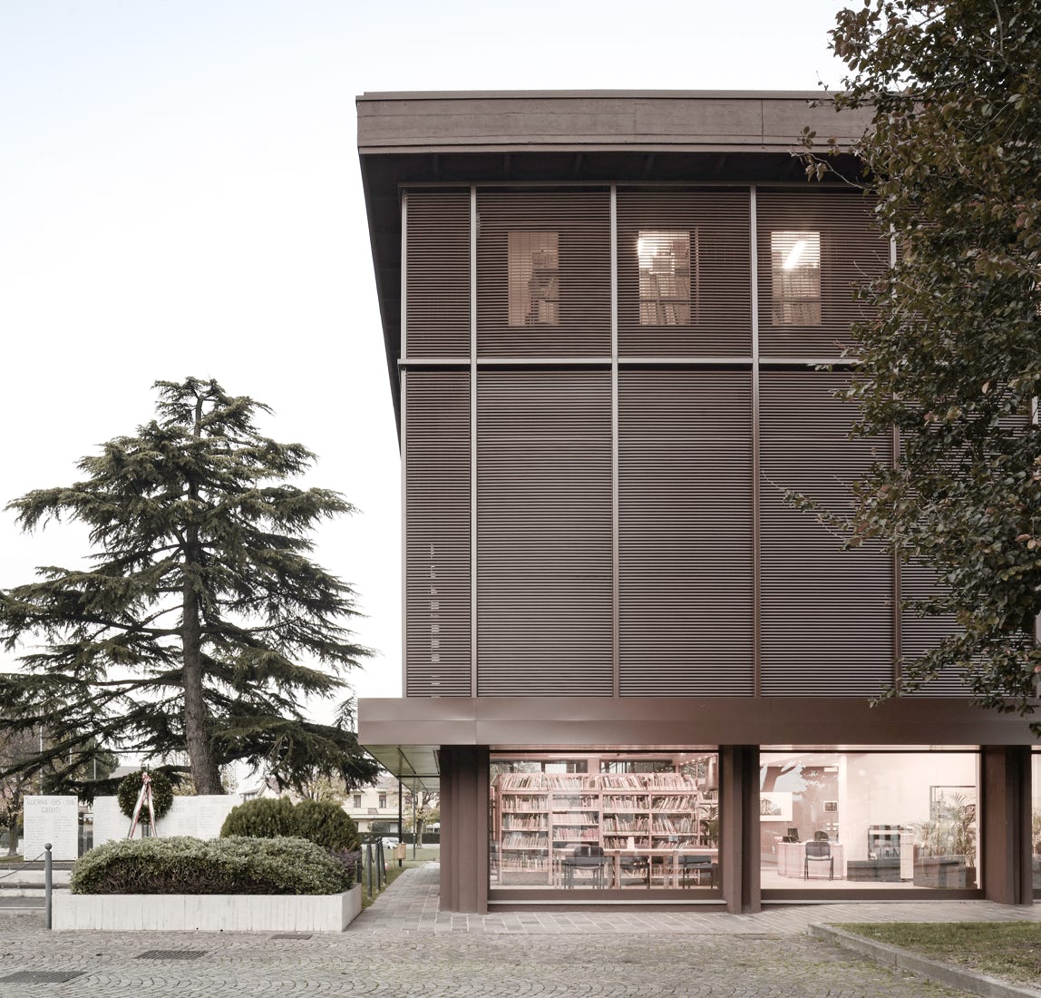 Vita esterna del Municipio di Mestrino rimodernato dallo studio MD41.